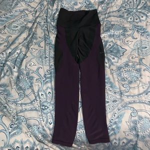 WOMEN’s NIKE LEGGINGS!!!